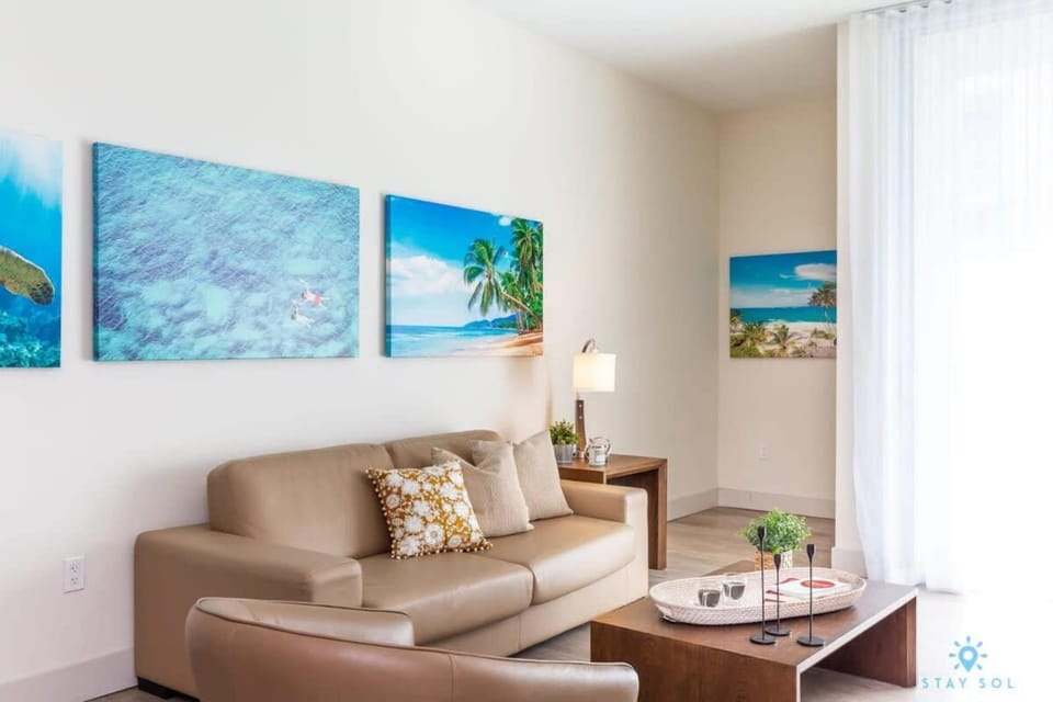 Rooftop Pool - Hot Tub -Hollywood Beach Boardwalk Apartment in Hollywood Beach