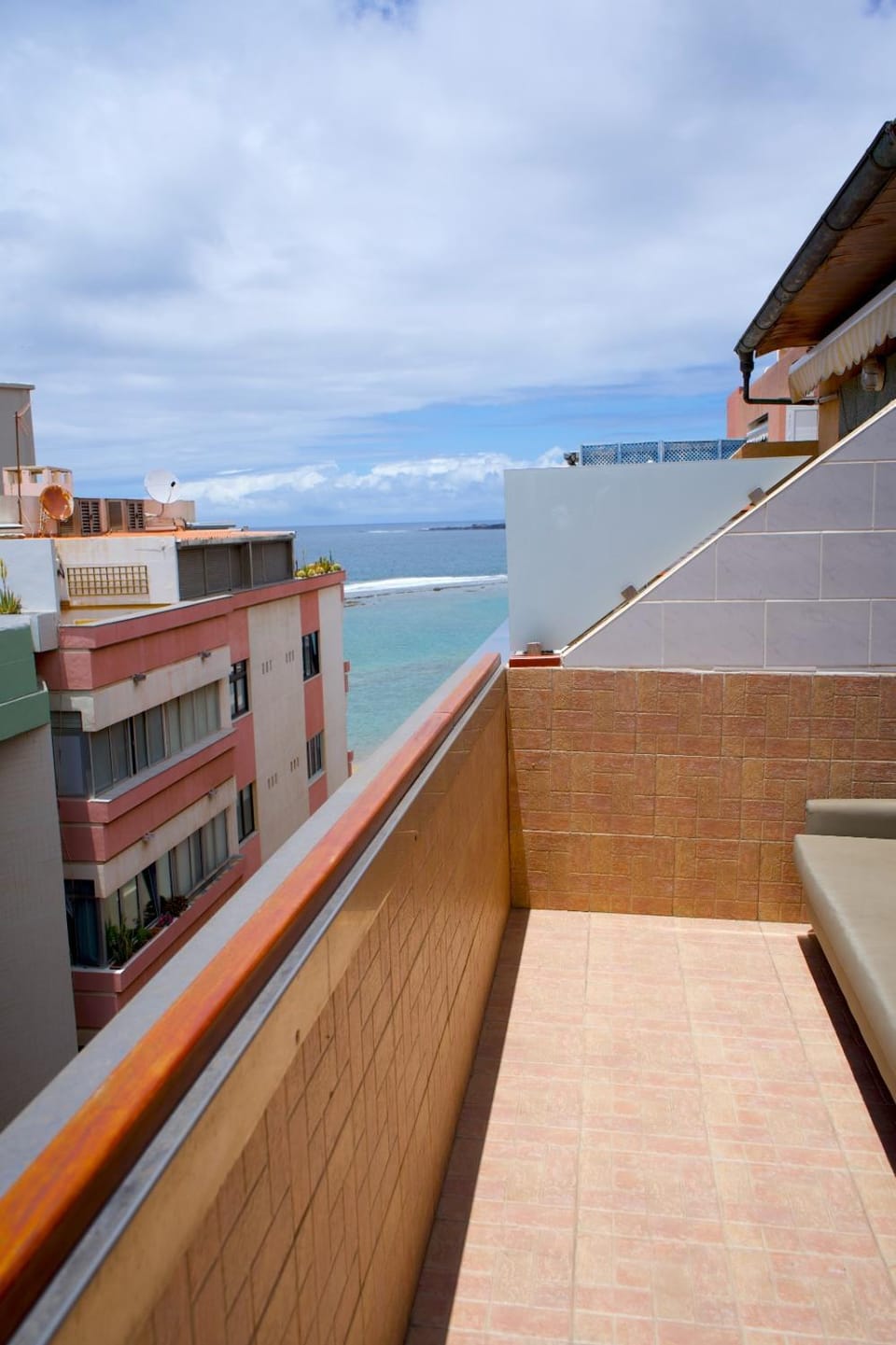 Balcony/Terrace, Street view