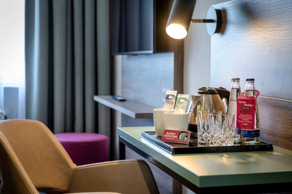 TV and multimedia, Coffee/tea facilities, Photo of the whole room, Decorative detail, Bedroom, Non alcoholic drinks