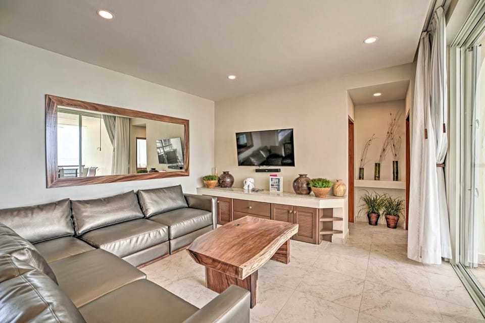 Ocean-View Oasis on Playa Norte: Resort Amenities House in Isla Mujeres