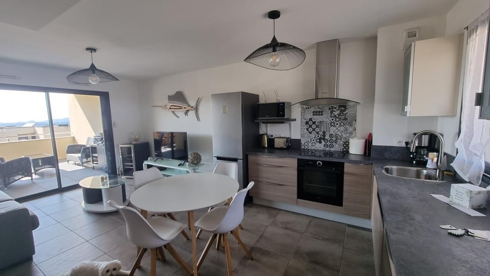 Kitchen or kitchenette