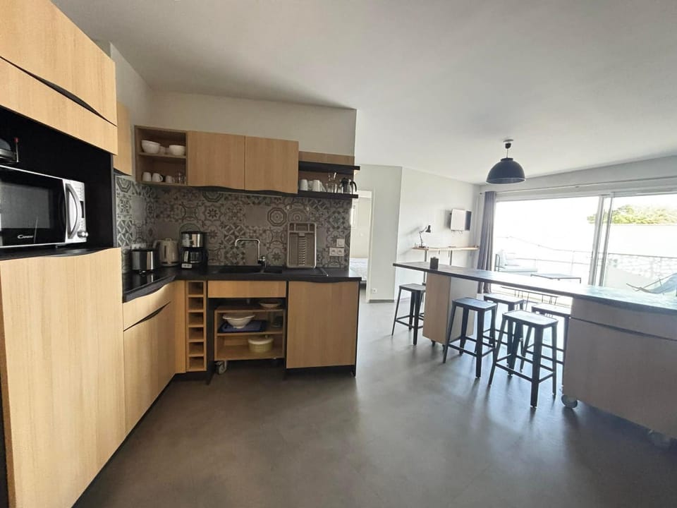 Appartement PMR 2 Chambres, Face Plage, Piscine, Balcon, Pour 6 Personnes, Animaux Admis - FR-1-194-222 Apartment in La Tranche-sur-Mer
