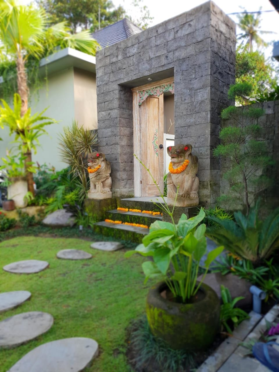 Facade/entrance, Garden