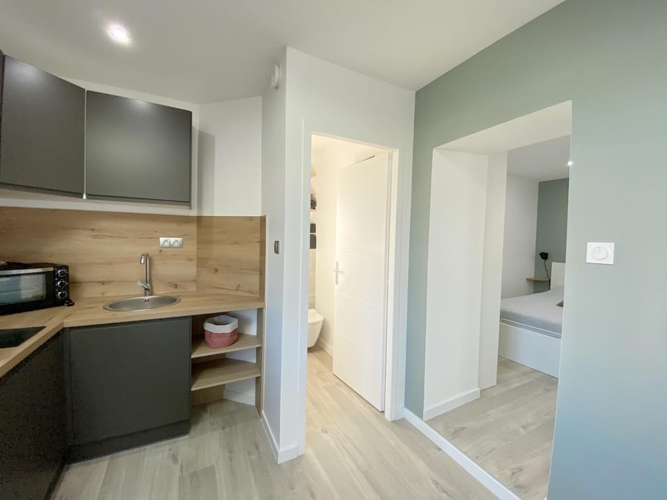 Kitchen or kitchenette