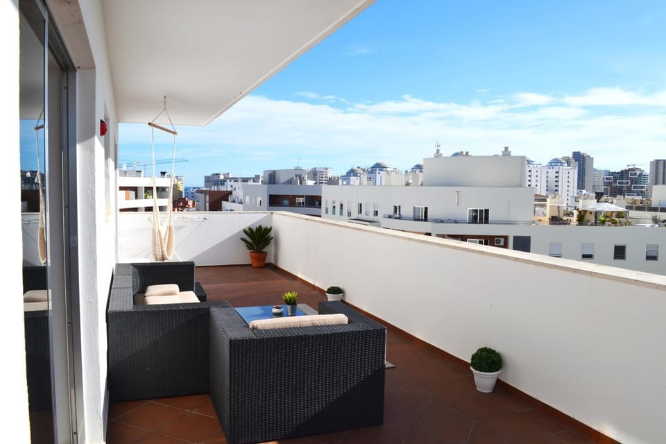 Spring, Day, Summer, BBQ facilities, View (from property/room), Balcony/Terrace, Living room, Other, Photo of the whole room, Decorative detail, Seating area, Dining area, On site, City view, Mountain view, Sea view, Street view, Area and facilities, young children, older children, group of guests, Family, Quiet street view, Inner courtyard view