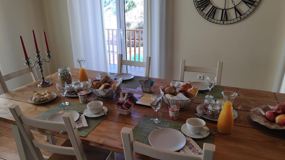 Dining area, Breakfast, Continental breakfast