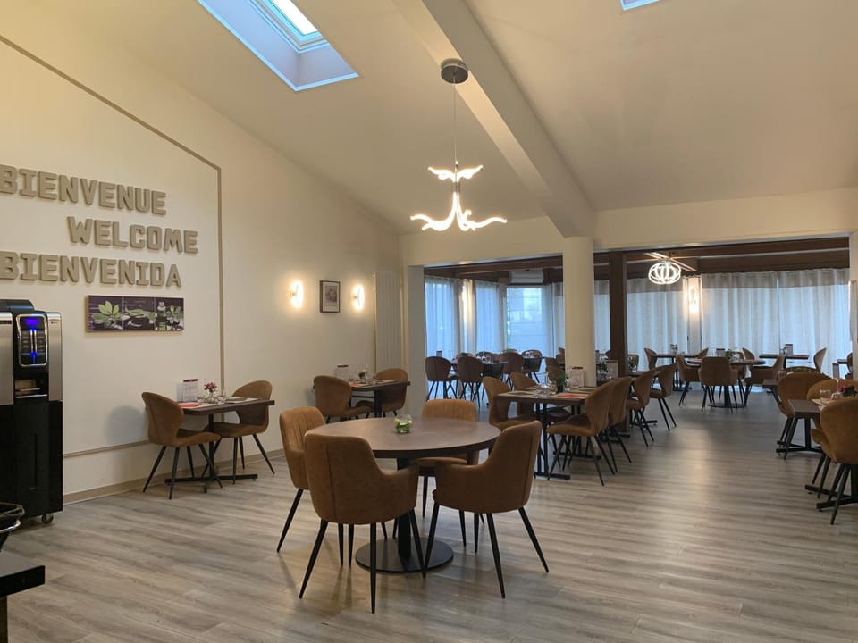 Restaurant/places to eat, Restaurant/places to eat