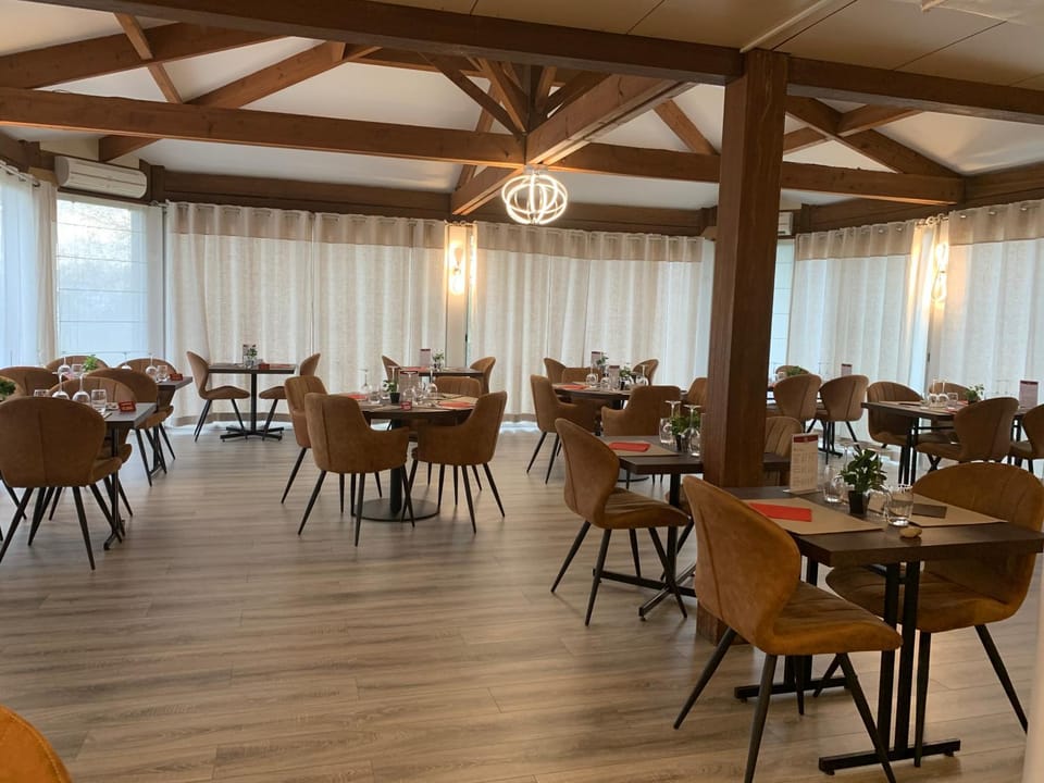 Restaurant/places to eat, Restaurant/places to eat