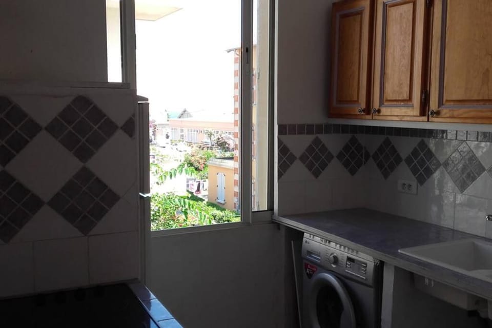 Sea view, stove, washing machine, kitchen
