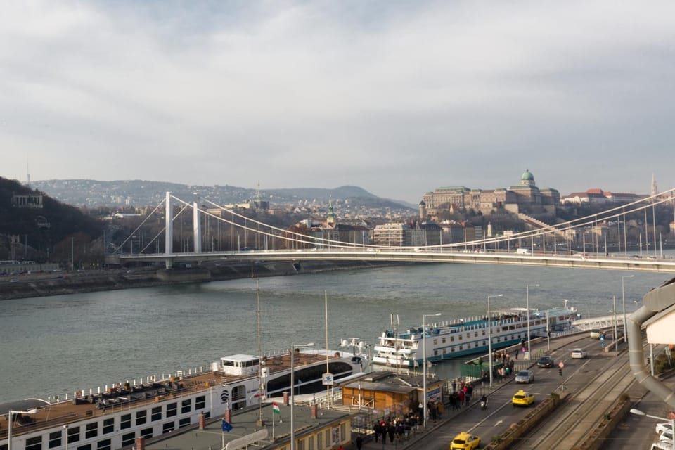 Neighbourhood, View (from property/room), City view, Landmark view, River view, Street view