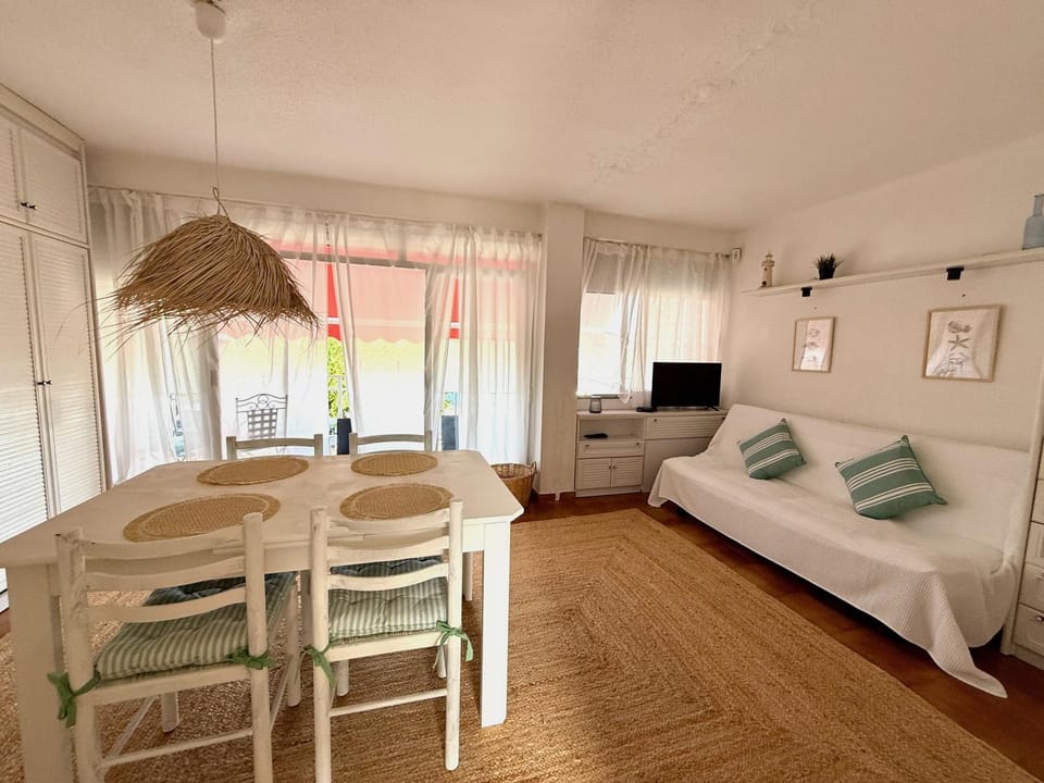 Apartment in front of Arrabassada Beach Apartment in Tarragona