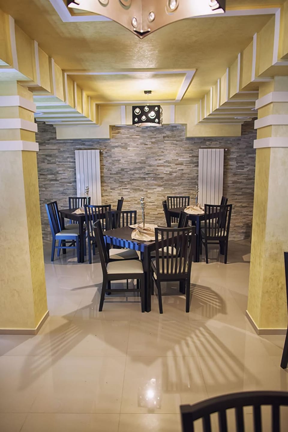 Restaurant/places to eat, Banquet/Function facilities, Seating area