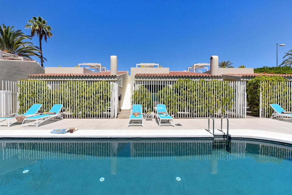 Day, Pool view, Swimming pool, sunbed