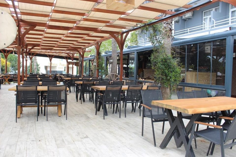 Staff, Restaurant/places to eat, Day, People, Activities, Other, Banquet/Function facilities, On site, Food, Meals, Breakfast, Lunch, Dinner, Drinks, children, group of guests, Family, internet