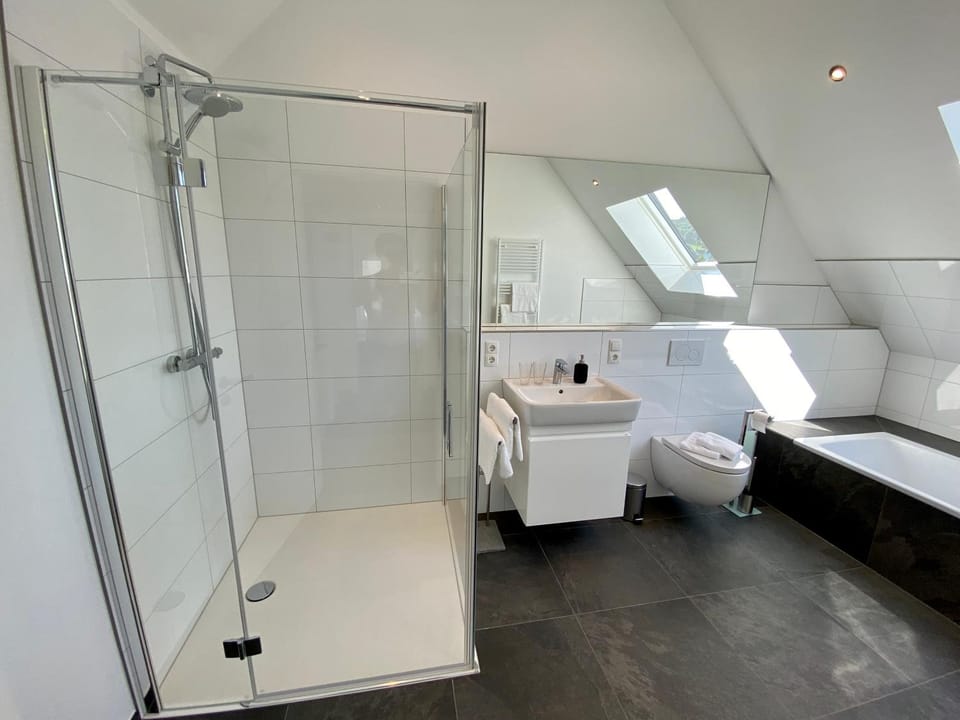 Shower, Toilet, Bathroom, Bath