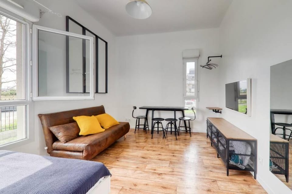 Studio Art - Shopping center and train station 500m - Disneyland Paris 5min Apartment in Île-de-France