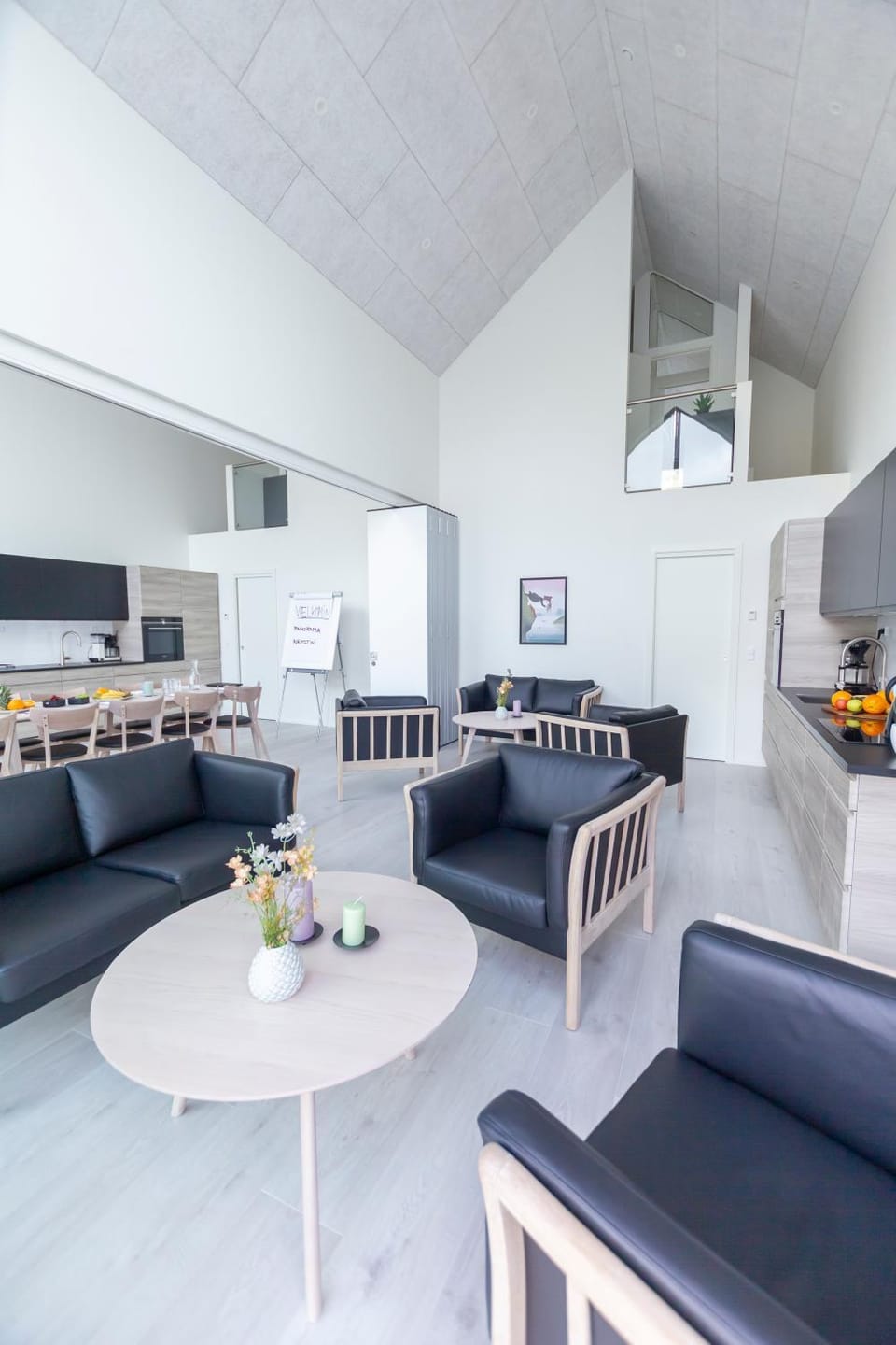 Kitchen or kitchenette, Living room, Seating area, Dining area, minibar, pet friendly