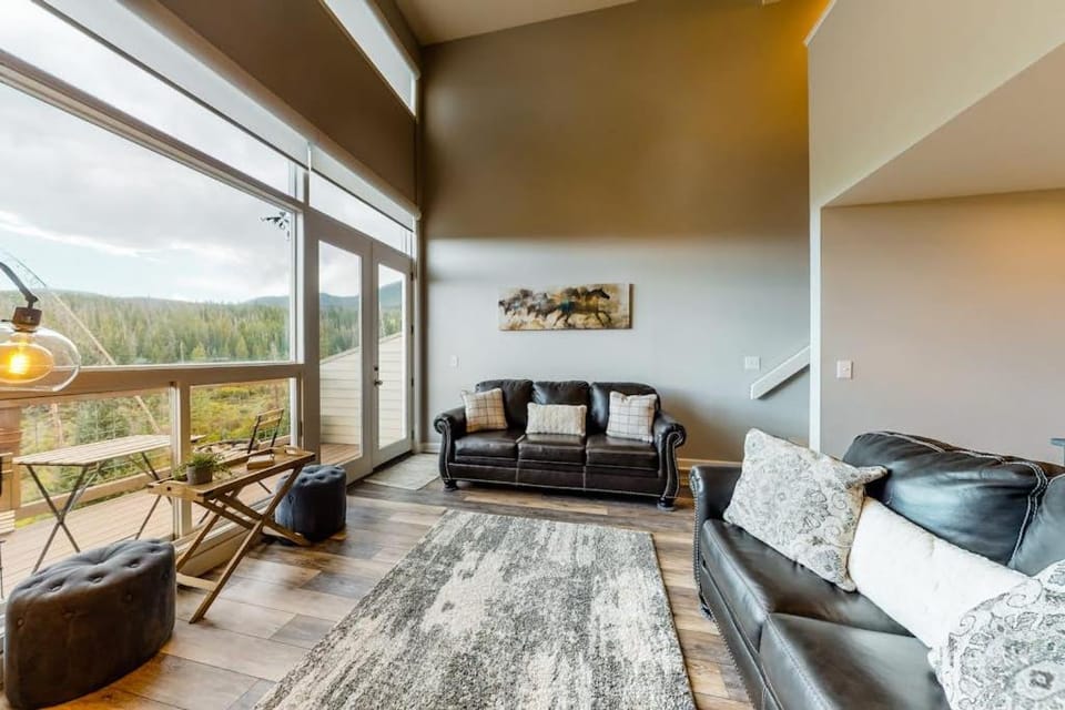 Watch Hill Lofted Apartment in Wildernest