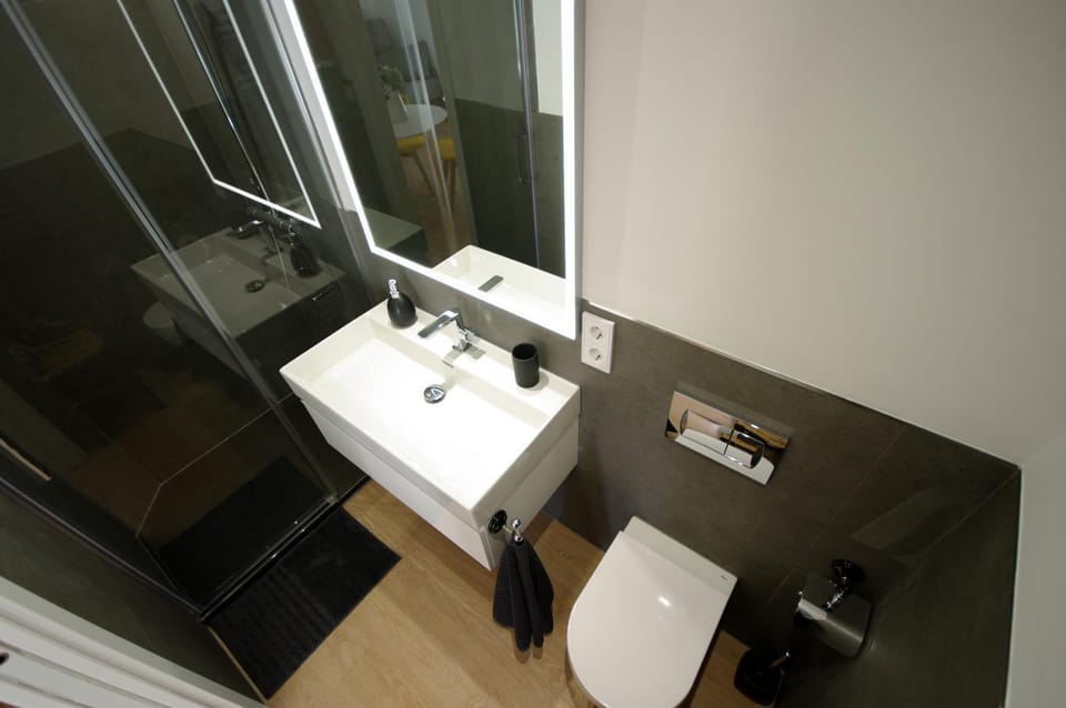 Shower, Bathroom