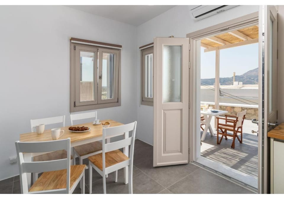 Pasithea Deluxe Apartment in Milos