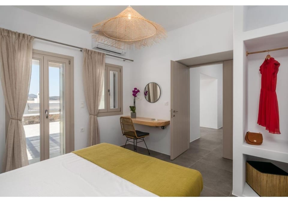 Pasithea Deluxe Apartment in Milos