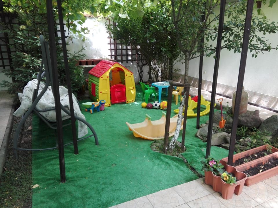 Children play ground, On site, Pets