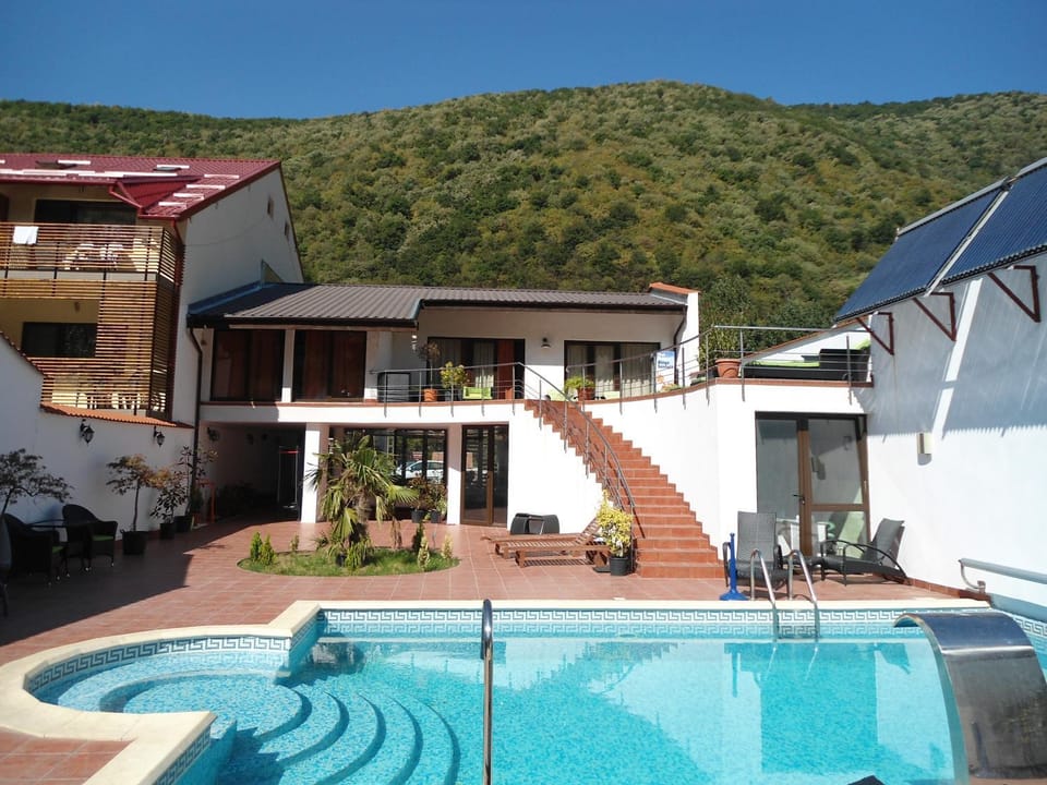Property building, Day, Swimming pool