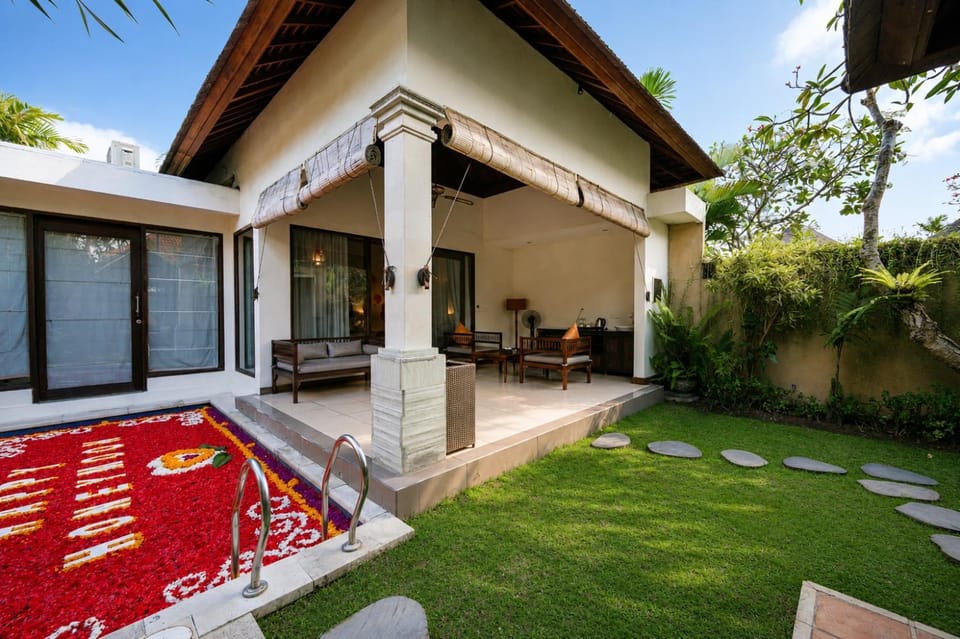 Property building, Patio, Garden, View (from property/room), Balcony/Terrace, Living room, Guests