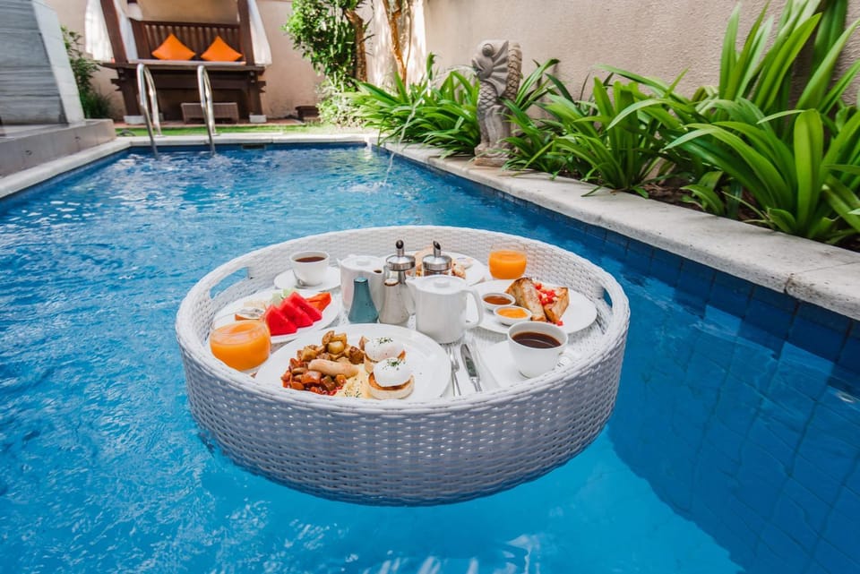 Dining area, Pool view, American breakfast