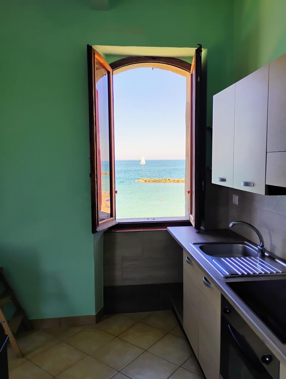 Kitchen or kitchenette, Sea view