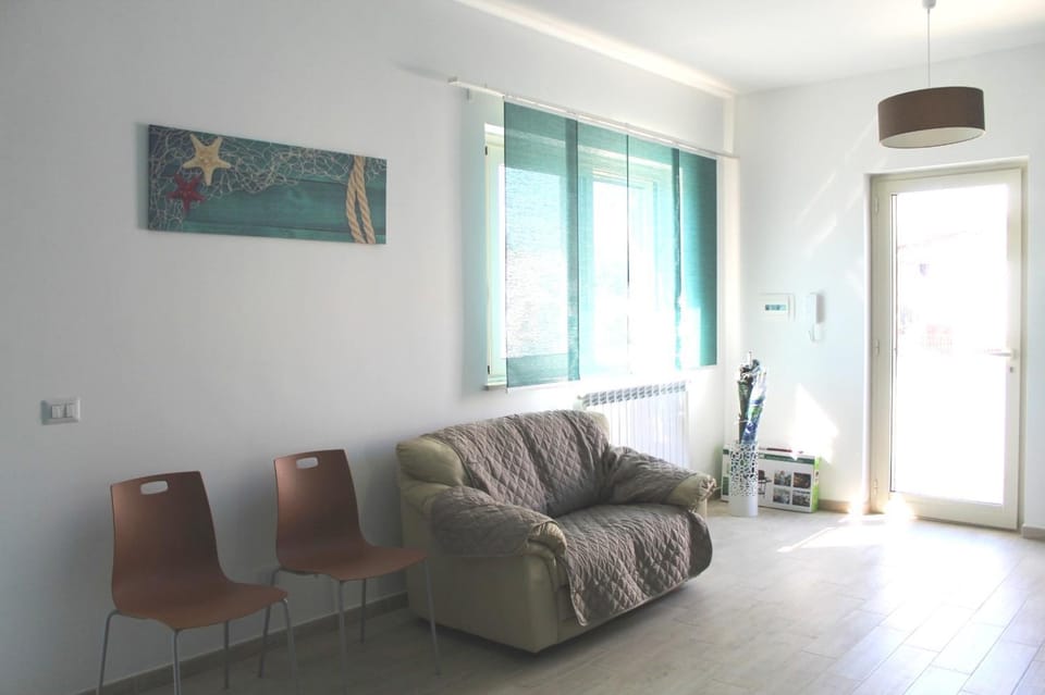 Living room, Breakfast, kitchen