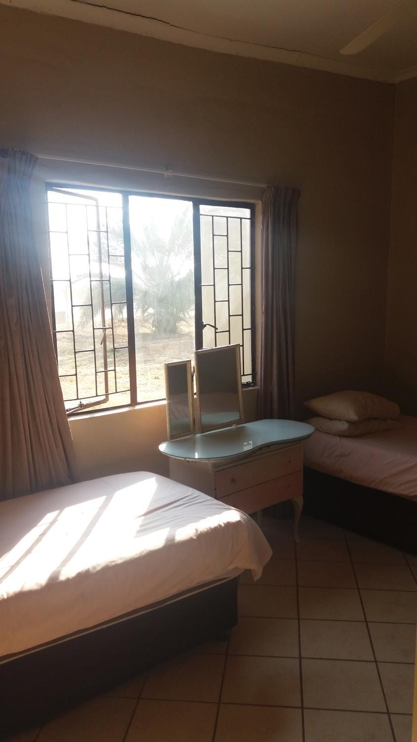 Bed, Bedroom, Garden view