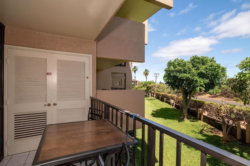 Kamaole Sands 4-213, Designer Condo, Split AC House in Wailea