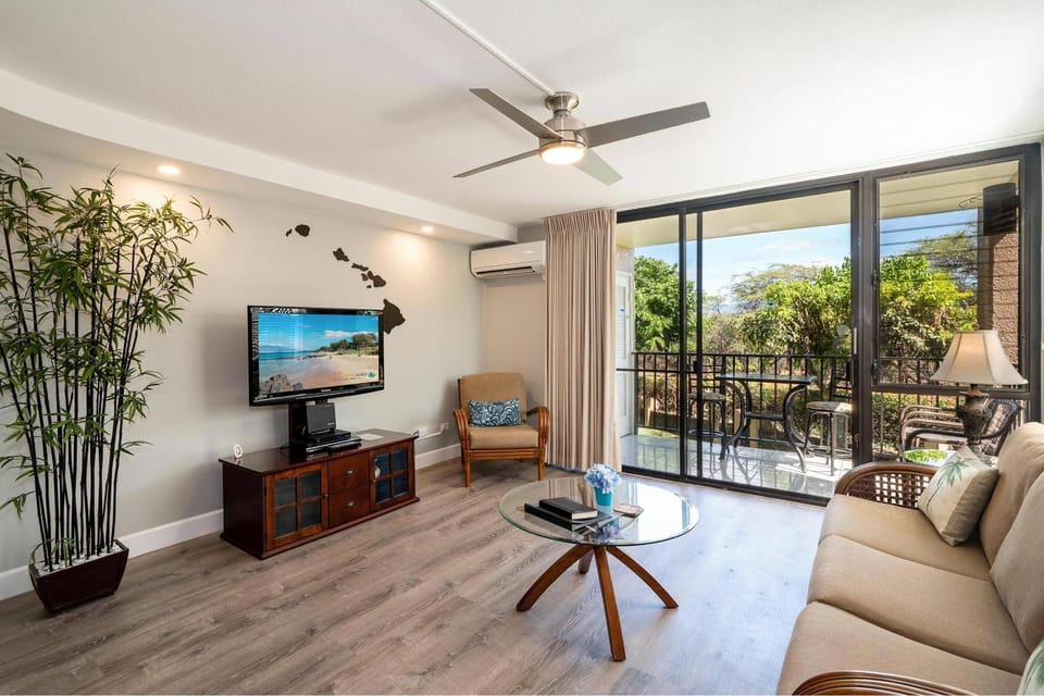 Kamaole Sands 4-213, Designer Condo, Split AC House in Wailea