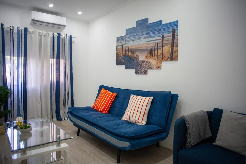 TV and multimedia, Living room, Seating area, air conditioner