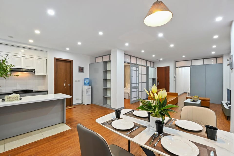 Kitchen or kitchenette, Living room, Seating area, Dining area, oven