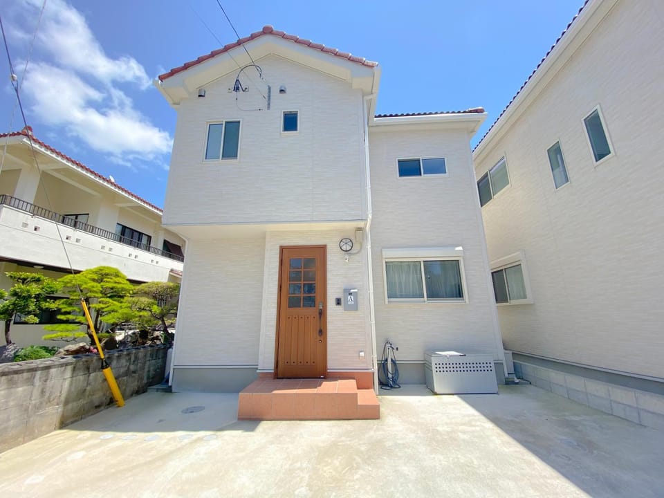 Property building, Facade/entrance, Parking