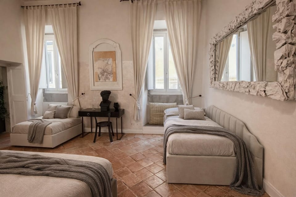 Luxury Apartment in Via dei Cartari Spacious, Elegant, Central Rome Apartment in Rome