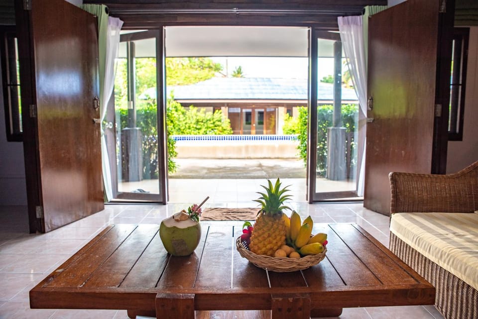 Living room, Garden view, Pool view