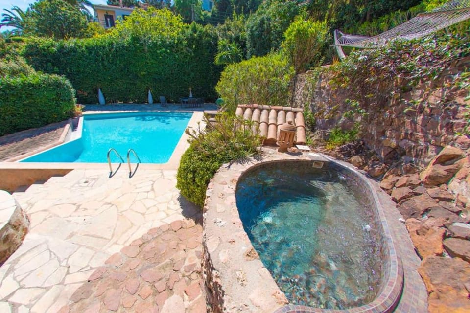 Villa lours Villa in Saint-Raphael