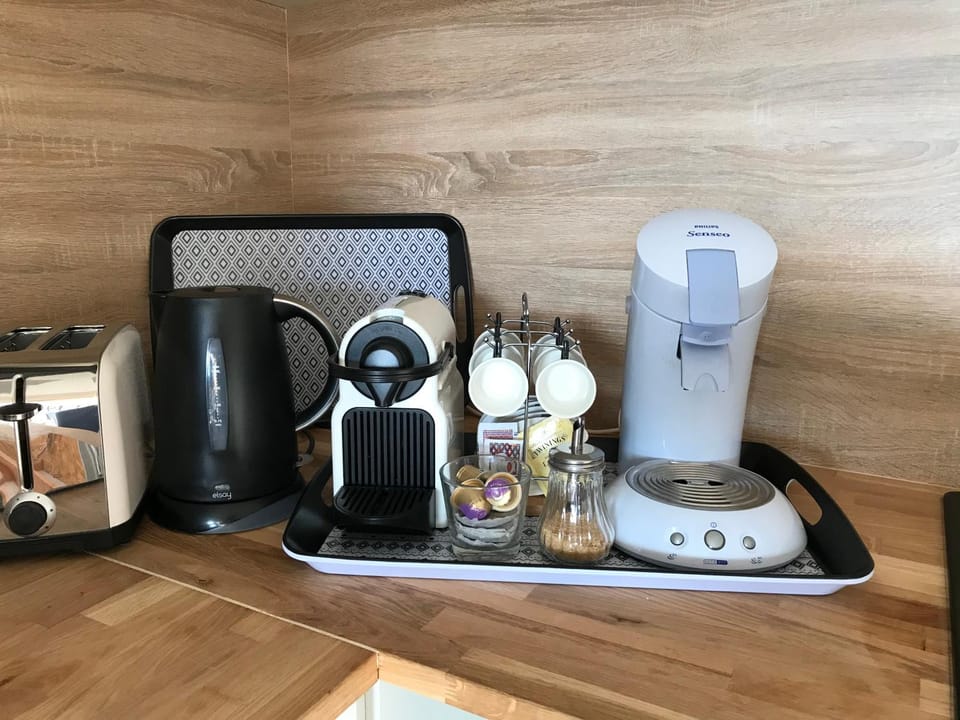 Coffee/tea facilities, toaster