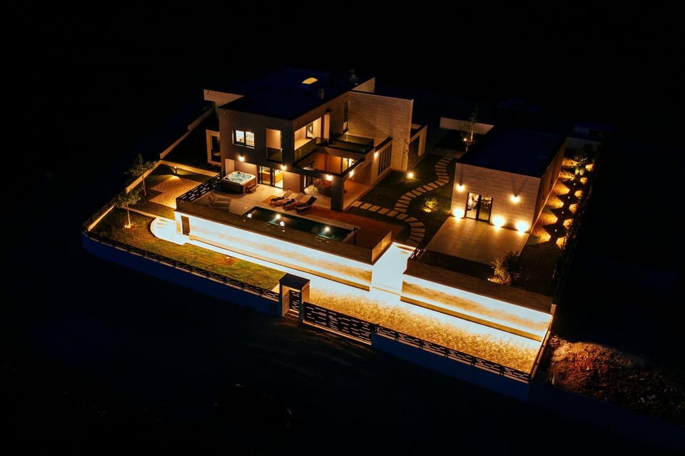 Night, Bird's eye view