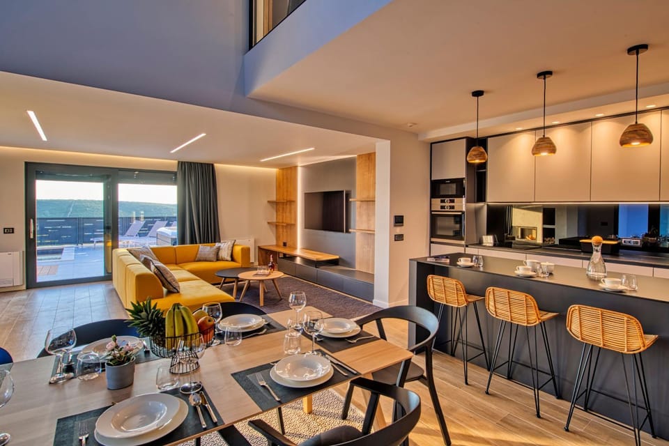 TV and multimedia, Kitchen or kitchenette, Living room, Dining area