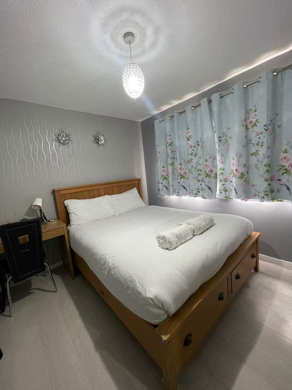 Bed, Photo of the whole room, Bedroom