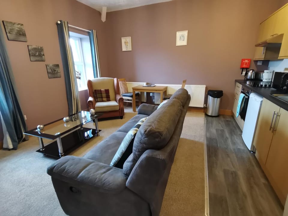 TV and multimedia, Kitchen or kitchenette, Living room, Dining area