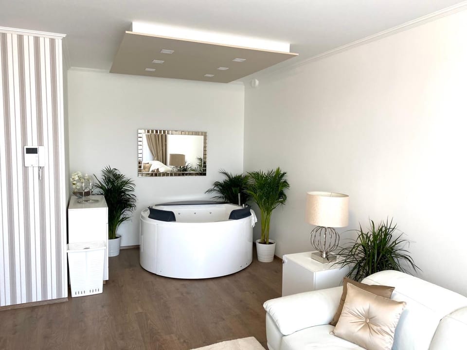 Die Oase - Luxurious Apartment near the City Center with Free Parking Apartment in Bratislava