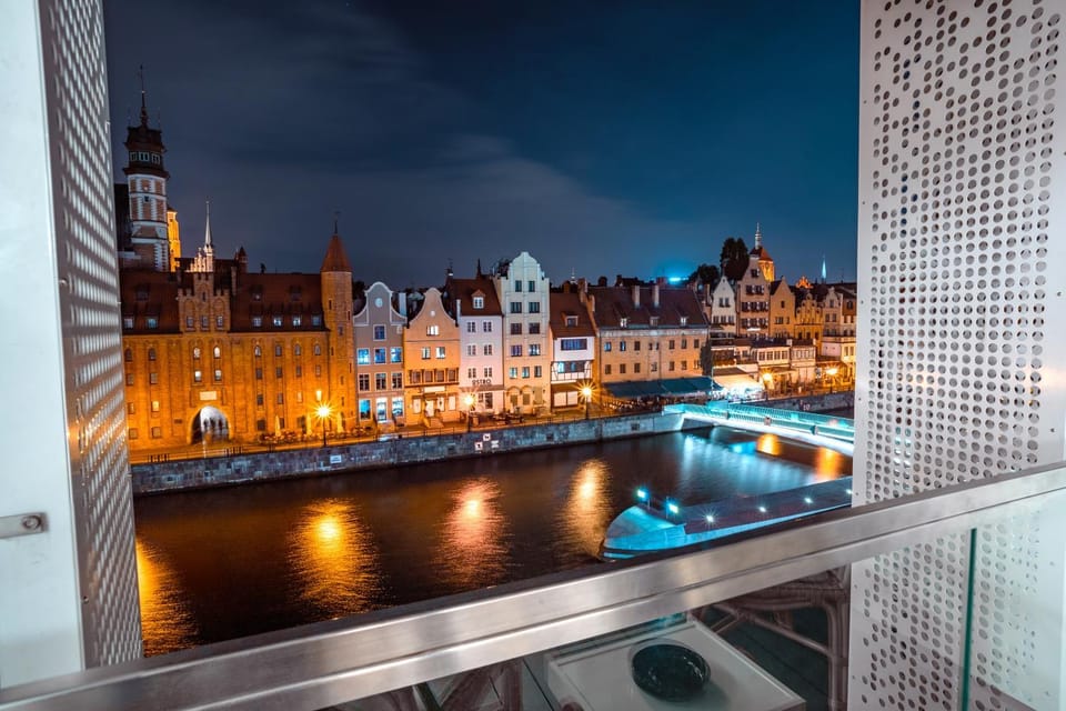 Night, View (from property/room), Balcony/Terrace, City view, River view