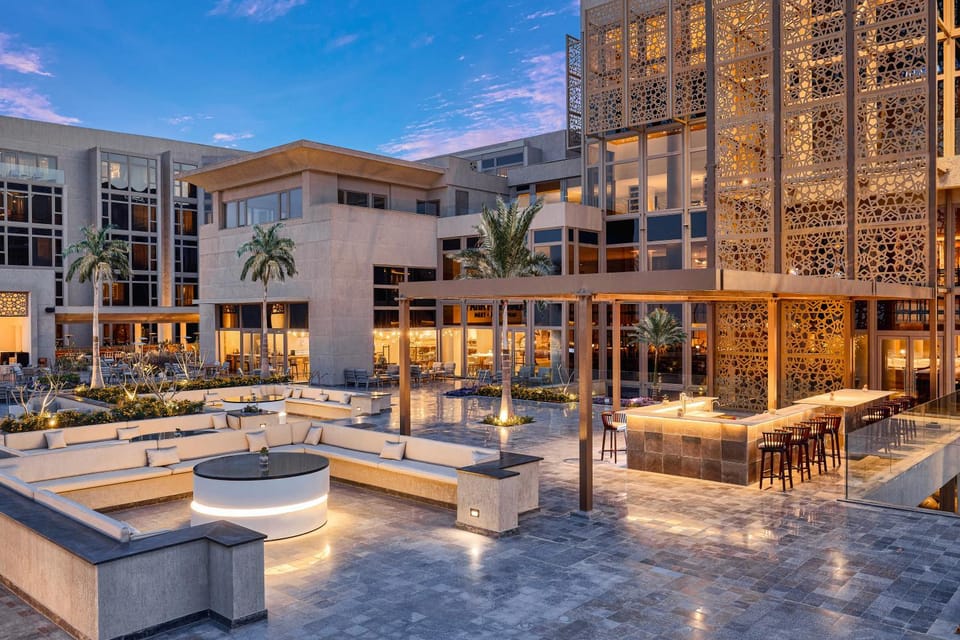 Restaurant/places to eat, Lounge or bar