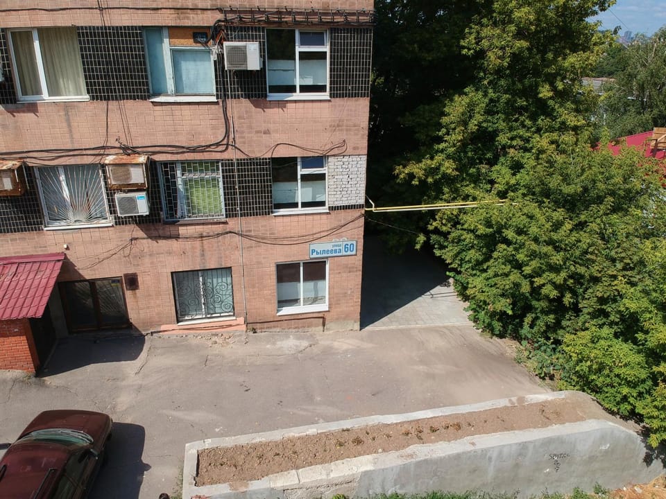Property building, Facade/entrance, Day, Neighbourhood, Street view, Inner courtyard view