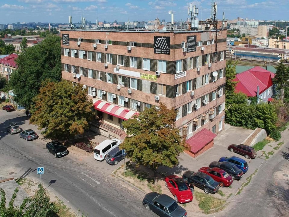 Nearby landmark, Bird's eye view, City view, Street view, Quiet street view, Parking